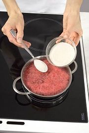 Приготовление блюда по рецепту - Морс смородиновый. Шаг 3